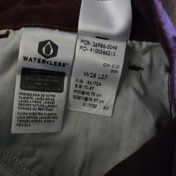 Levi's Women's High Waisted Tapered Corduroy Mom Jeans In Burgundy Size W28 L27 - Picture 16 of 16